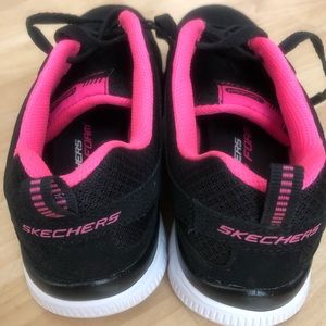 Skechers ladies memory foam tennis shoes- sz 7